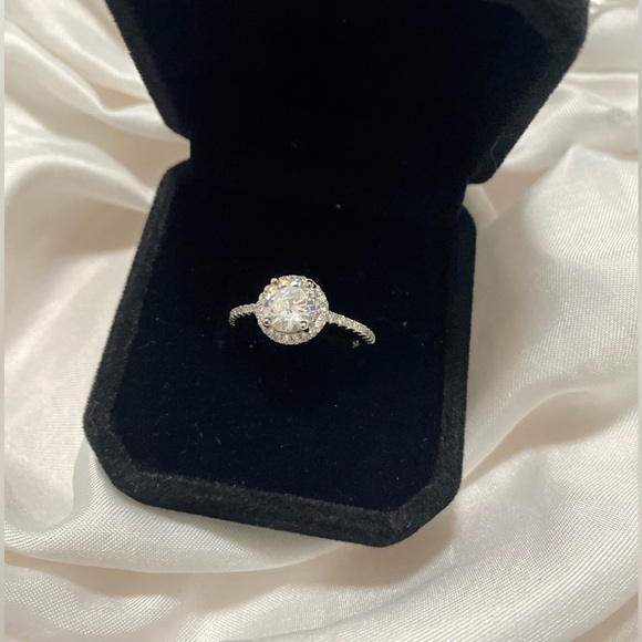 Oval Brilliant  Lab Created Diamond Halo Engagement Ring Size 7 Silver 9… - Picture 5 of 7